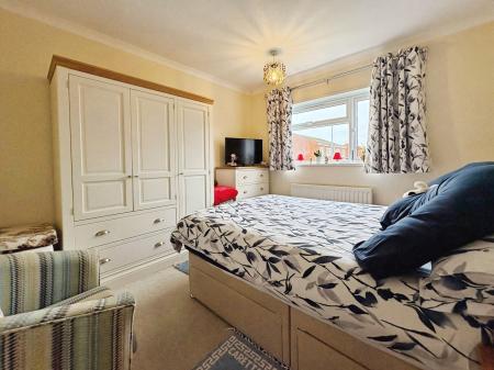 2 bedroom Semi-detached bungalow for sale in Flitcroft, Salisbury, SP4