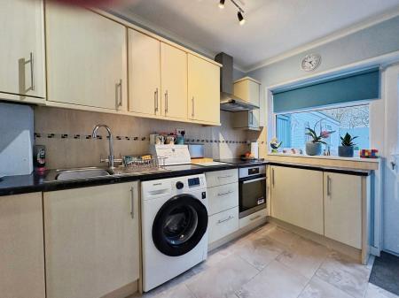 2 bedroom Semi-detached bungalow for sale in Flitcroft, Salisbury, SP4