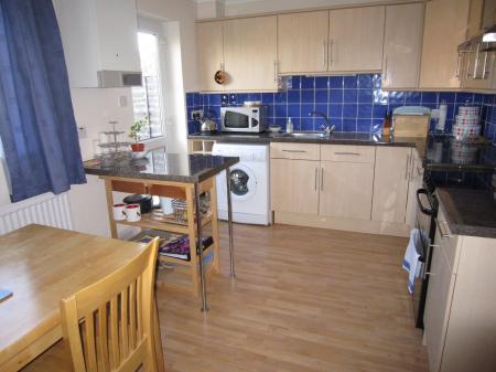 2 bedroom Terraced House to let in Grace Close, Salisbury, SP2