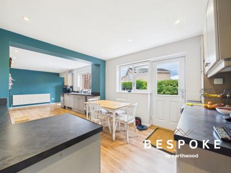 5 bedroom Detached house for sale in Cranfield Drive, Alsager, ST7