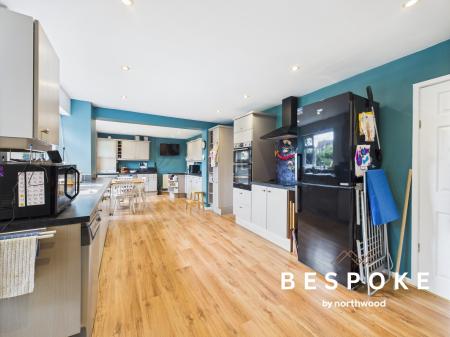 5 bedroom Detached house for sale in Cranfield Drive, Alsager, ST7