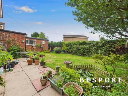 5 bedroom Detached house for sale in Cranfield Drive, Alsager, ST7