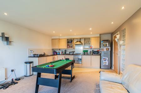 2 bedroom Flat for sale in Foxholme Court, Crewe, CW1