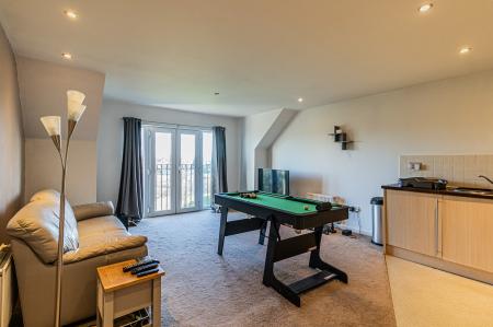 2 bedroom Flat for sale in Foxholme Court, Crewe, CW1