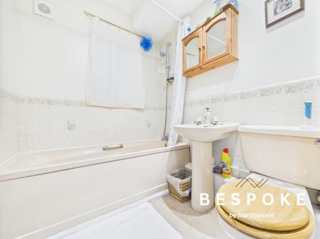 1 bedroom Flat for sale in Kingsley Court, Elworth, Sandbach, CW11