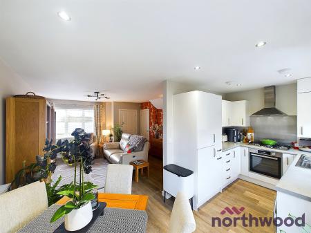 2 bedroom Semi-detached house for sale in Weddell Road, Middlewich, CW10