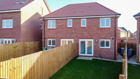 3 bedroom Semi-detached house to let in Clive Road, Crewe, CW1