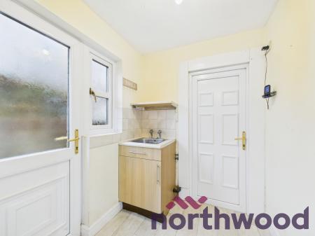 4 bedroom Detached house to let in Montrose Close, Macclesfield, SK10