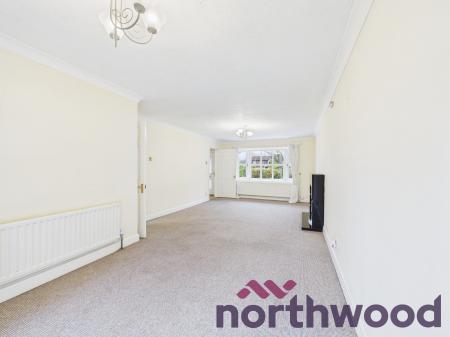 4 bedroom Detached house to let in Montrose Close, Macclesfield, SK10