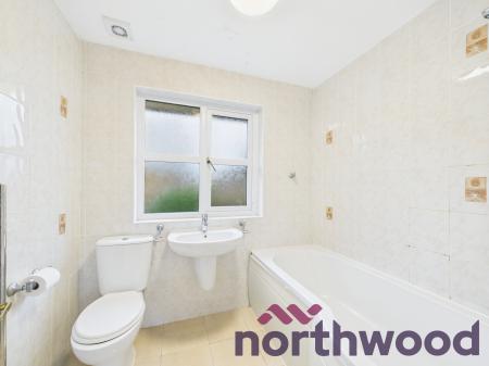 4 bedroom Detached house to let in Montrose Close, Macclesfield, SK10