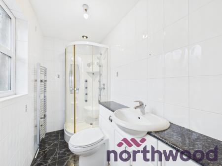 4 bedroom Detached house to let in Montrose Close, Macclesfield, SK10