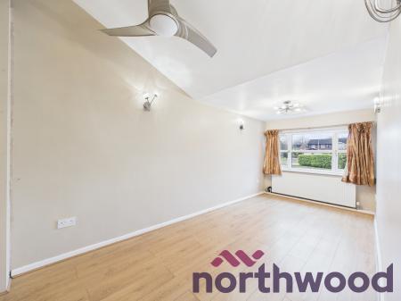 4 bedroom Detached house to let in Montrose Close, Macclesfield, SK10