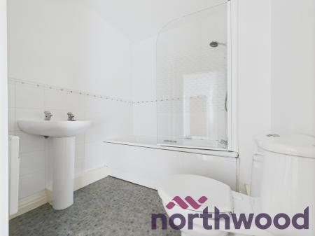 2 bedroom Flat to let in Lambert Crescent, Nantwich, CW5