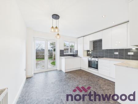 2 bedroom Mews house to let in Mill Pool Way, Sandbach, CW11