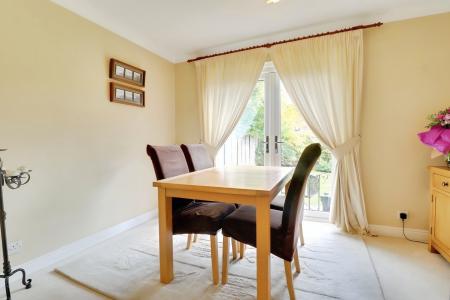 4 bedroom Detached house to let in Oakhurst Drive, Wistaston, CW2