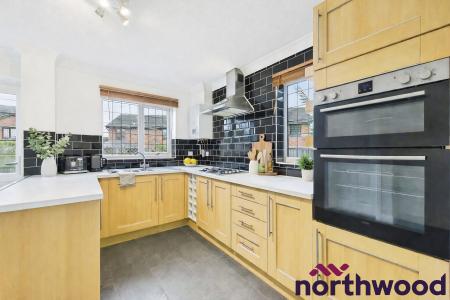 4 bedroom Detached house to let in Oakhurst Drive, Wistaston, CW2