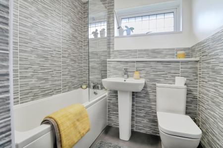 4 bedroom Detached house to let in Oakhurst Drive, Wistaston, CW2