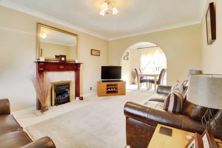 4 bedroom Detached house to let in Oakhurst Drive, Wistaston, CW2