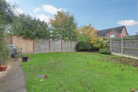 4 bedroom Detached house to let in Oakhurst Drive, Wistaston, CW2