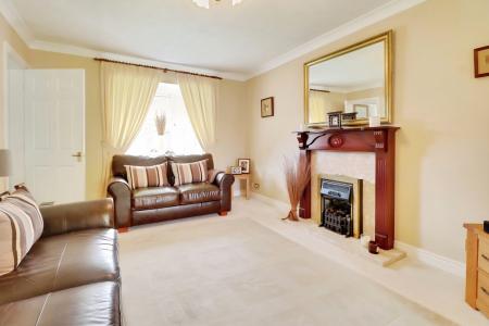 4 bedroom Detached house to let in Oakhurst Drive, Wistaston, CW2