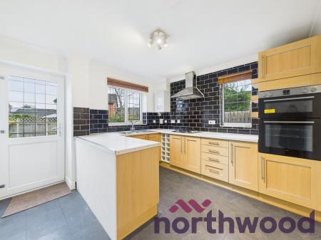 4 bedroom Detached house to let in Oakhurst Drive, Wistaston, CW2