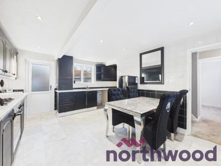 2 bedroom Mews house to let in George VI Close, Middlewich, CW10