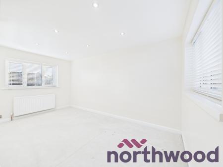 2 bedroom Mews house to let in George VI Close, Middlewich, CW10