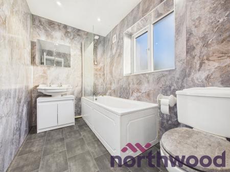 2 bedroom Mews house to let in George VI Close, Middlewich, CW10