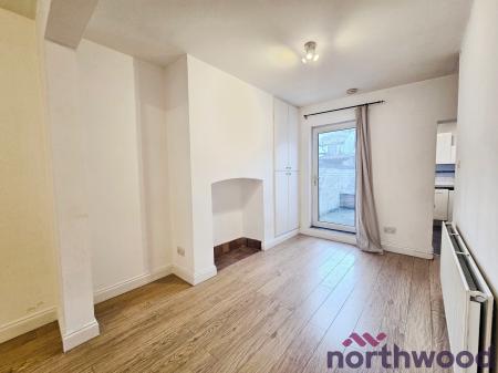 2 bedroom Terraced House to let in Green Street, Sandbach, CW11