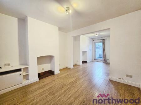 2 bedroom Terraced House to let in Green Street, Sandbach, CW11