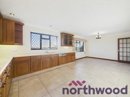 3 bedroom Bungalow to let in Red Lane, Lower Whitley, Warrington, WA4