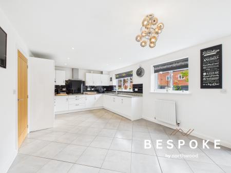 5 bedroom Detached house for sale in Kidsgrove Close, Sandbach, CW11