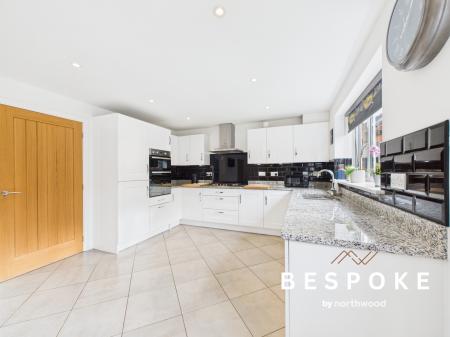 5 bedroom Detached house for sale in Kidsgrove Close, Sandbach, CW11