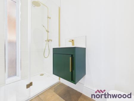 5 bedroom Detached house to let in Crewe Road, Sandbach, CW11