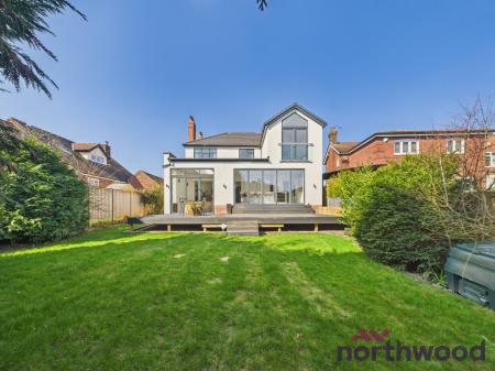 5 bedroom Detached house to let in Crewe Road, Sandbach, CW11