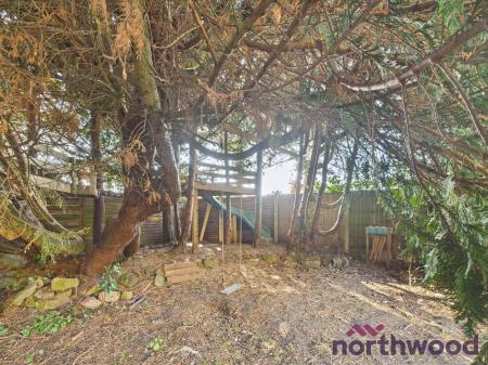 5 bedroom Detached house to let in Crewe Road, Sandbach, CW11