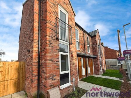 2 bedroom Mews house to let in The Bunn - Frank Cliffe Way, Middlewich, CW10