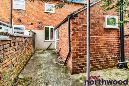 2 bedroom Terraced House to let in Newfield Street, Sandbach, CW11