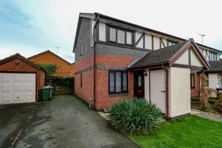 2 bedroom Flat to let in Kestrel Drive, Coppenhall, Crewe, CW1