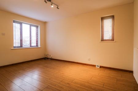 2 bedroom Flat to let in Kestrel Drive, Coppenhall, Crewe, CW1