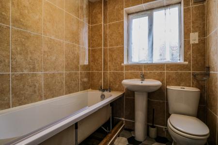 2 bedroom Flat to let in Kestrel Drive, Coppenhall, Crewe, CW1