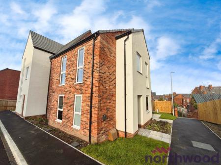 2 bedroom Mews house to let in The Wardle - Frank Cliffe Way, Middlewich, CW10