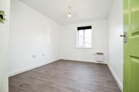 2 bedroom Flat to let in Queen Mary Rise, Manor, Sheffield, S2