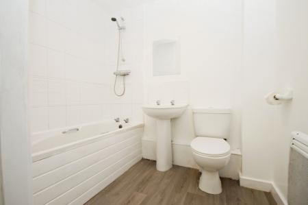 2 bedroom Flat to let in Queen Mary Rise, Manor, Sheffield, S2