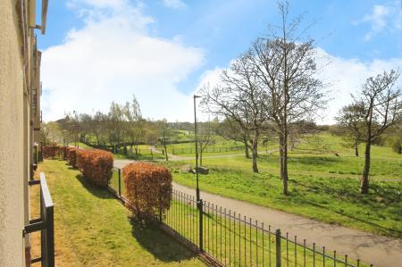 2 bedroom Flat to let in Queen Mary Rise, Manor, Sheffield, S2