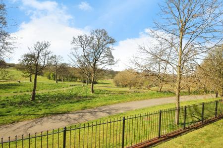 2 bedroom Flat to let in Queen Mary Rise, Manor, Sheffield, S2