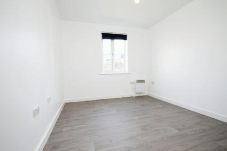 2 bedroom Flat to let in Queen Mary Rise, Manor, Sheffield, S2