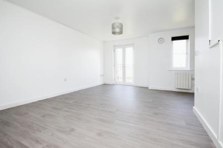 2 bedroom Flat to let in Queen Mary Rise, Manor, Sheffield, S2