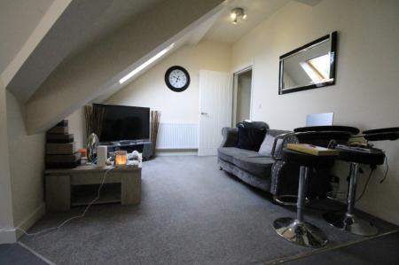 2 bedroom Flat to let in 1 High Greave Court, Sheffield, S5