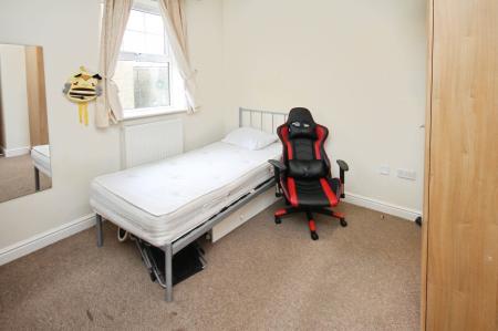 2 bedroom Flat to let in Holyrood Avenue, Lodge moor, Sheffield, S10